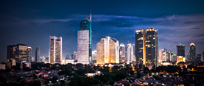 Nightlife in Jakarta is an experience: rooftop bars and clubs, evening tours, theatre performances and night markets can be explored after the sun goes down.