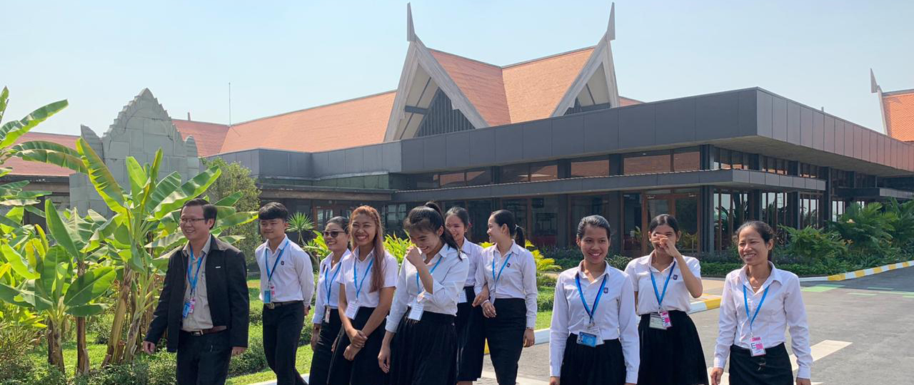 BBU Students enjoy a tour of the grounds outside of Siem Reap International Airport